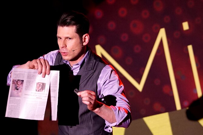 Mike Hammer Comedy Magic Show at the Four Queens Hotel - What the comedy feels like in practice