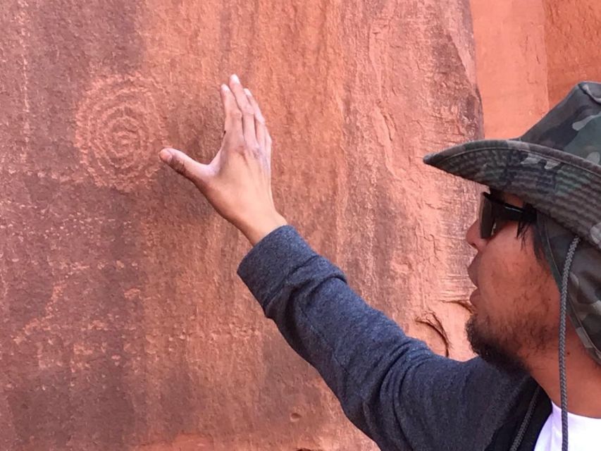 Monument Valley: Backcountry Jeep Tour with Navajo Guide - Arches, windows, and the Three Sisters