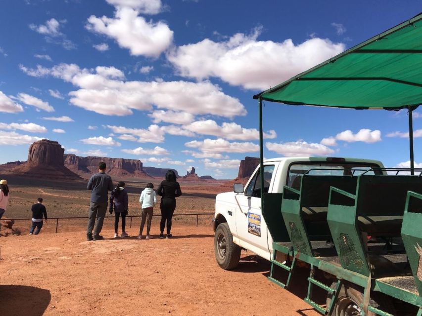Monument Valley: Backcountry Jeep Tour with Navajo Guide - What the guides add to the experience