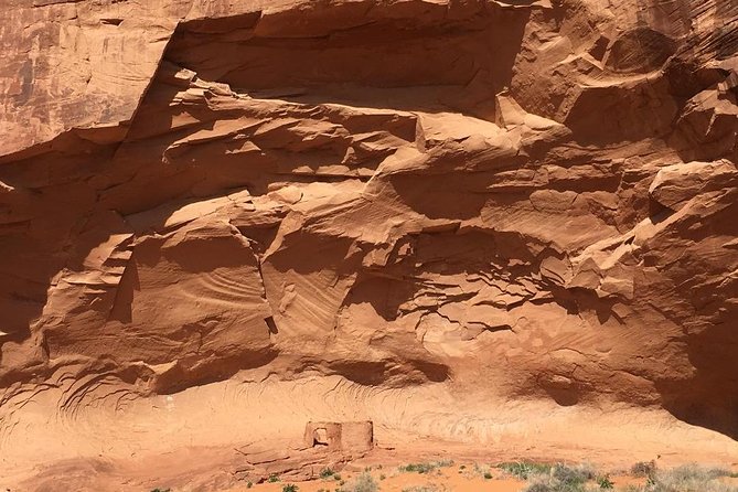 Monument Valley Extended Backcountry Tour - Big Hogan, Moccasin Arch, and live music