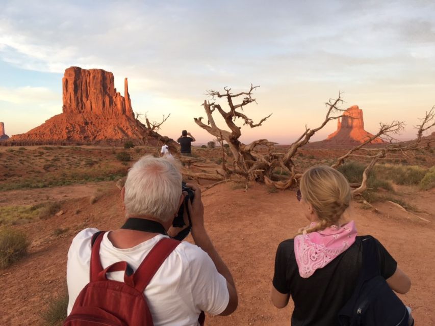 Monument Valley: Highlights Tour with Backcountry Access - Anasazi Ruins and the Traditional Hogan