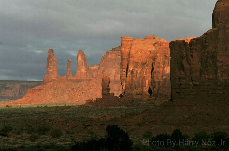Monument Valley: Scenic 2.5-Hour Guided Tour - Inside a traditional hogan