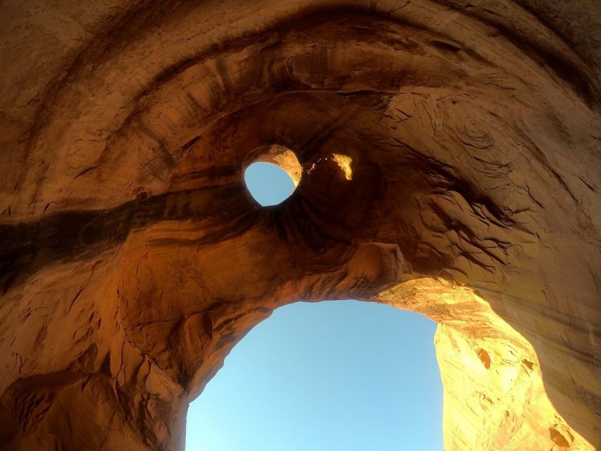 Monument Valley: Scenic 2.5-Hour Guided Tour - Starting near The View Hotel