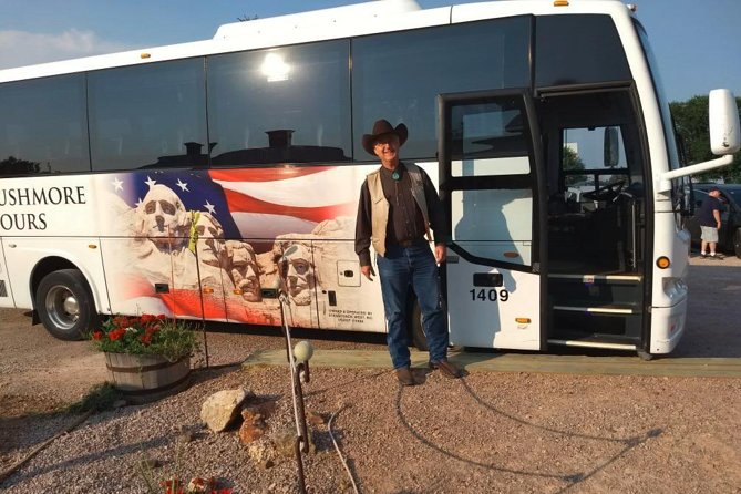 Mount Rushmore and Black Hills Tour with Two Meals and a Music Variety Show - A short pause beside Sylvan Lake