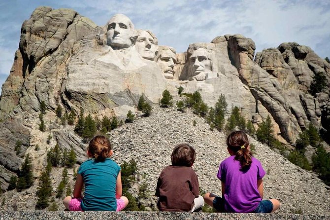 Mount Rushmore and Black Hills Tour with Two Meals and a Music Variety Show - Starting with pancakes at Fort Hays