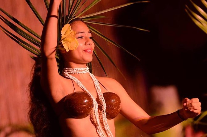 Myths of Maui Luau Dinner and Show - Arriving for the shell lei greeting and sunset