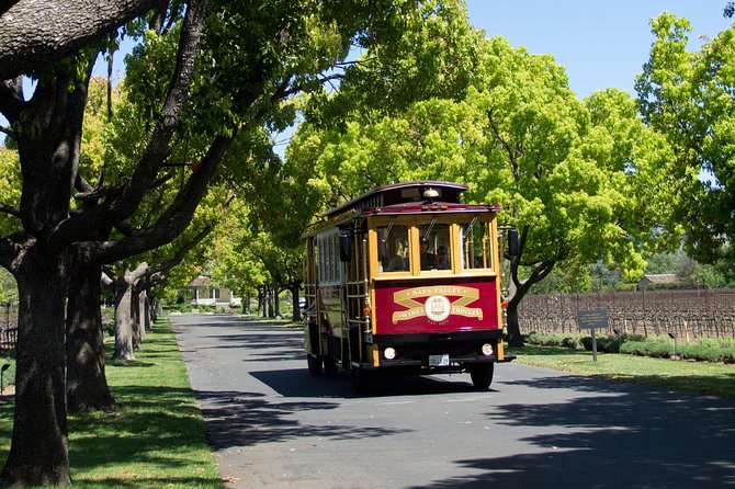 Napa Valley Wine Trolley Classic Tour - Lunch is the pleasant middle of the day