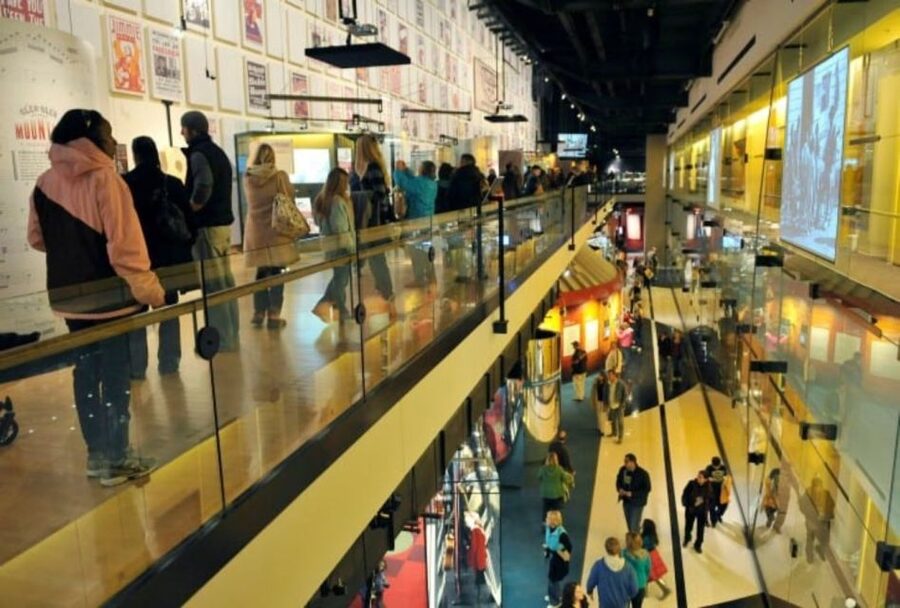 Nashville: Country Music Hall of Fame and Museum - The Hall of Fame Rotunda Finale