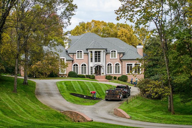 Nashville "Homes Of The Stars" Narrated Bus Tour with 30+ Celebrity Homes - What the Homes of the Stars tour actually feels like