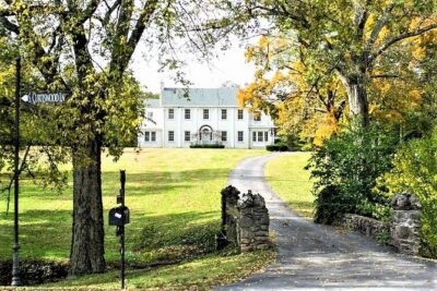 Nashville “Homes Of The Stars” Narrated Bus Tour with 30+ Celebrity Homes