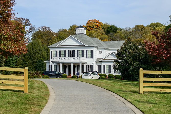 Nashville "Homes Of The Stars" Narrated Bus Tour with 30+ Celebrity Homes - Why the narration matters more than the houses