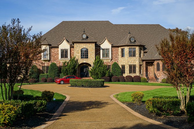 Nashville "Homes Of The Stars" Narrated Bus Tour with 30+ Celebrity Homes - Who will enjoy this Nashville tour most