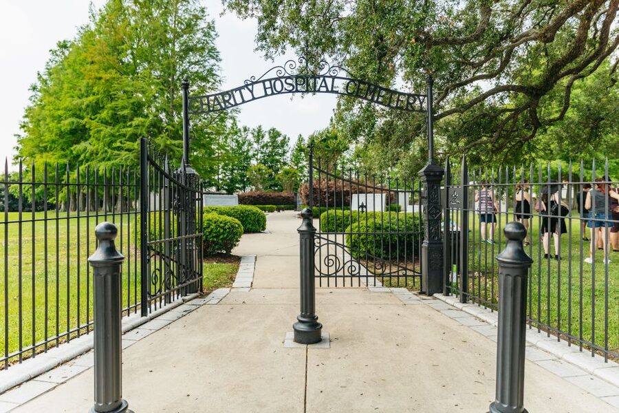 New Orleans: Cemetery Tour - Walking through several cemeteries