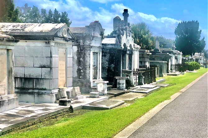 New Orleans Cemetery Walking Tour - Why New Orleans Buries Its Dead Above Ground