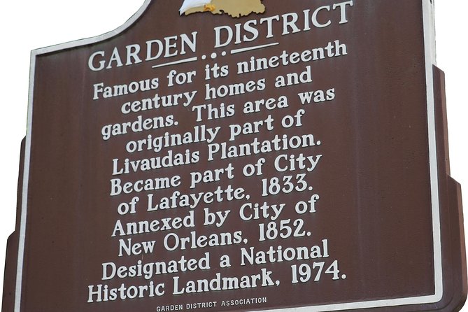 New Orleans City and Cemetery 2-Hour Bus Tour - The Superdome, French Market, and Lake Pontchartrain