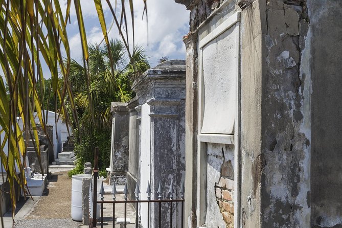 New Orleans City and Cemetery Sightseeing Tour - A Quick Orientation by Air-Conditioned Mini-Coach