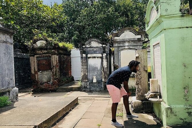 New Orleans City and Cemetery Tour with Garden District Stroll - St. Charles Avenue and the Garden District