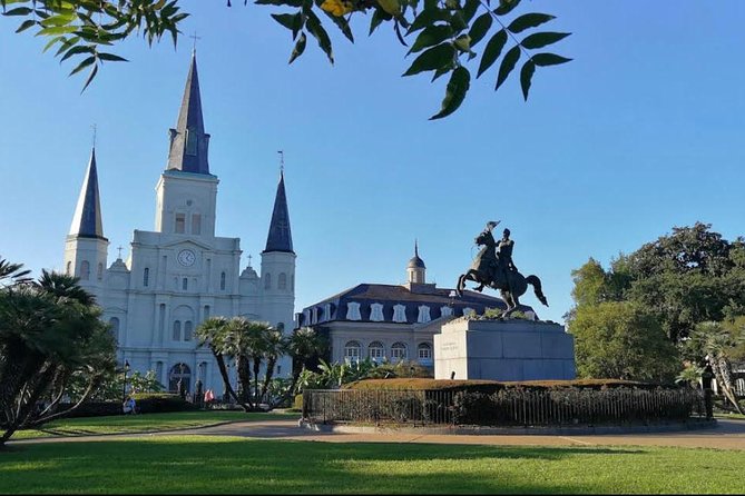 New Orleans City Tour: French Quarter, Garden District & Cemetery - Garden District: mansions, oak trees, and Southern style