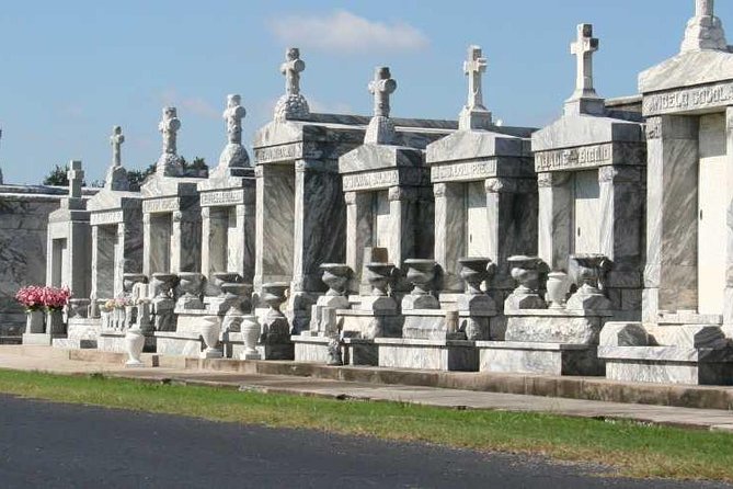 New Orleans City Tour: French Quarter, Garden District & Cemetery - Pickup, coach comfort, and timing