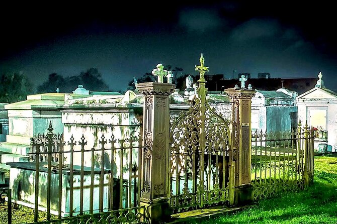 New Orleans Dead of Night Ghosts and Cemetery Bus Tour - City Park and the Café du Monde break