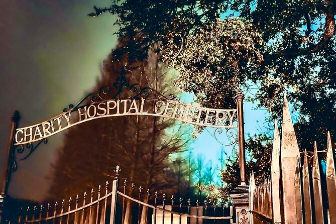 New Orleans Dead of Night Ghosts and Cemetery Bus Tour - Who should take this night bus tour?