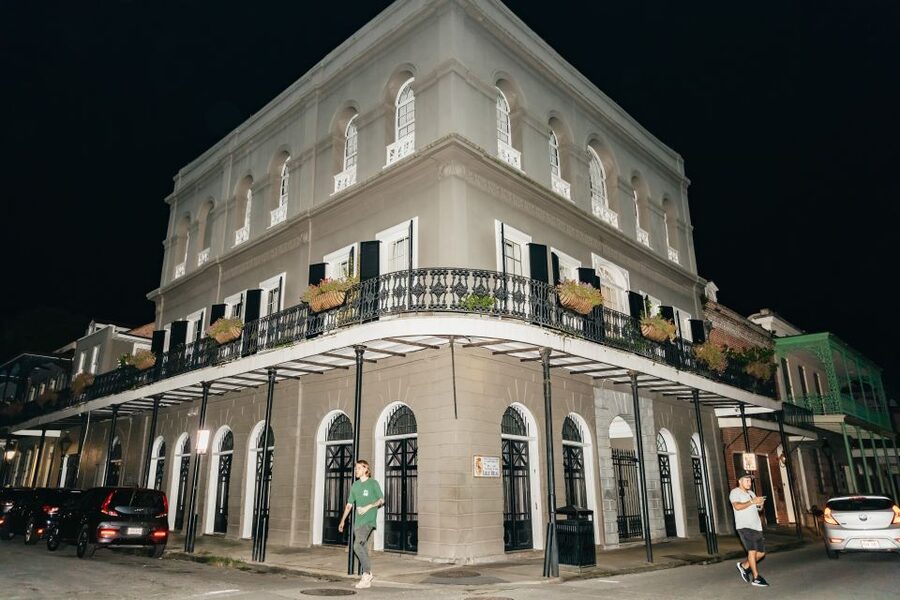 New Orleans: French Quarter Ghost Tour with Interior Visit - The private haunted building is the real difference