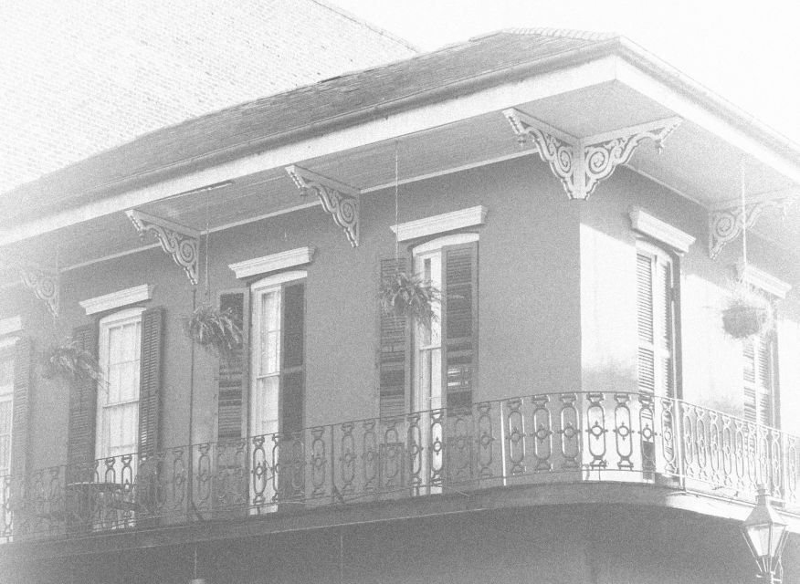 New Orleans: French Quarter Ghost Tour with Interior Visit - Lafitte’s Blacksmith Shop Bar offers a breather