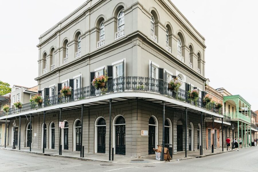 New Orleans Haunted Ghost, Voodoo & Vampire Walking Tour - The vampire house and New Orleans folklore