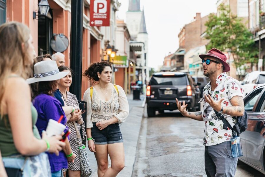 New Orleans Haunted Ghost, Voodoo & Vampire Walking Tour - The break, the bar, and the final walk
