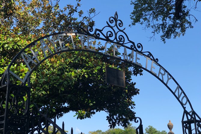 New Orleans Highlights of the Garden District Walking Tour - The Rink: A Useful Pause at the Right Time
