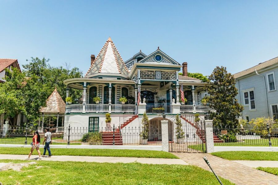 New Orleans: Sightseeing Bus Tour - Magazine Street, the Warehouse District, and the return