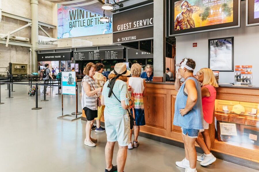 New Orleans: The National WWII Museum Ticket - Food, breaks, and a realistic visit plan