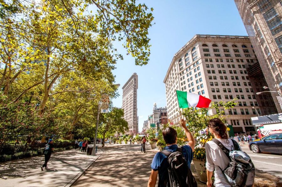 New York City: Bus Tour from Manhattan - Little Italy to Chinatown on foot