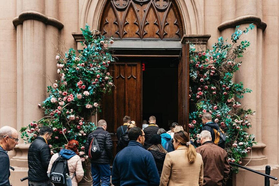 New York City: Catacombs by Candlelight - Walking the two closed cemeteries