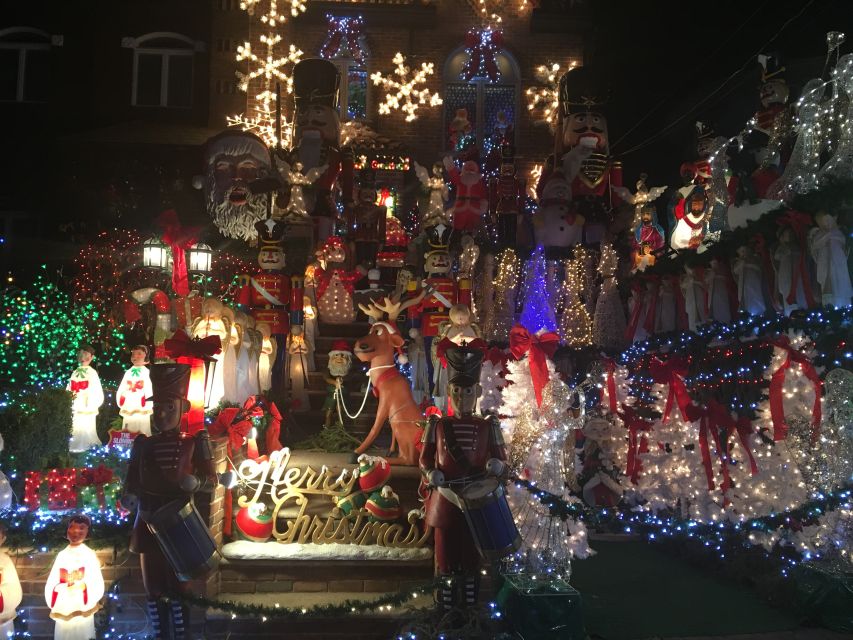 New York City: Dyker Heights Christmas Lights Tour - DUMBO and the Manhattan skyline