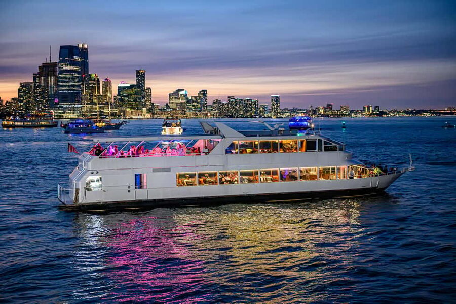 New York City: Gourmet Dinner Cruise with Live Music - What the Louisa of the Seas experience is really like
