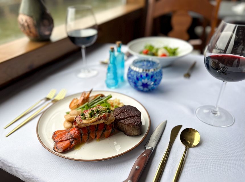 New York City: Gourmet Dinner Cruise with Live Music - Manhattan Bridge, Brooklyn Bridge, and the harbor route