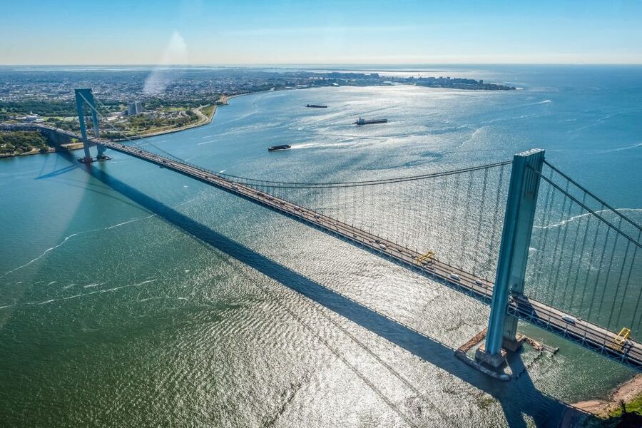 New York City: Manhattan Helicopter Tour - Brooklyn Bridge and the changing shape of New York