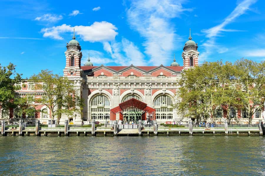 New York City: Statue of Liberty & Ellis Island Guided Tour - Live guide, audio guide, or Premium?