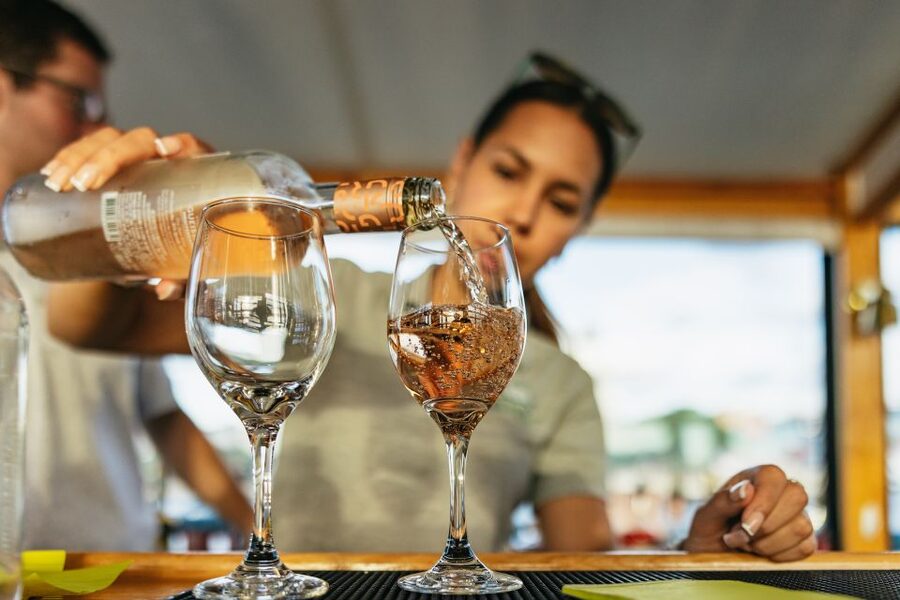 New York City: Sunset Yacht Cruise - Boarding and settling into the grand salon