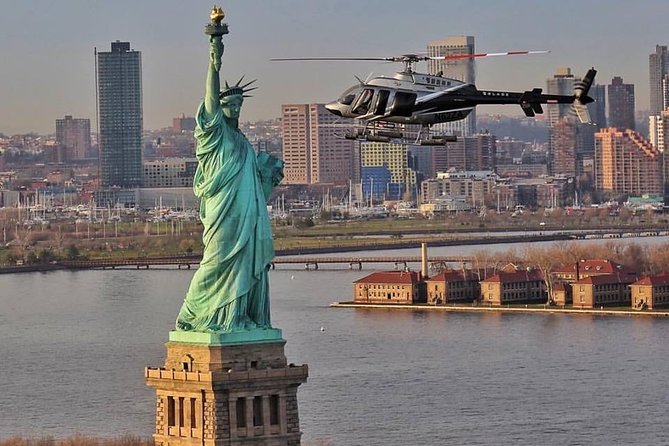 New York Manhattan Scenic Helicopter Tour - The USS Intrepid and the return south