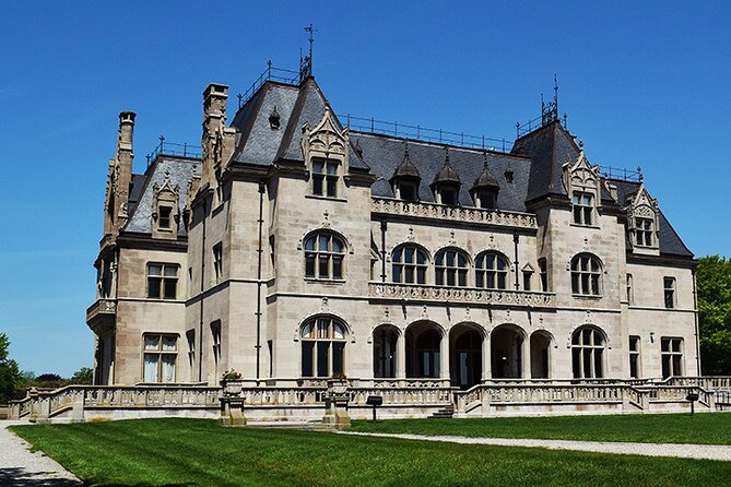 Newport Gilded Age Mansions Trolley Tour with Breakers Admission - The guides are a major part of the experience