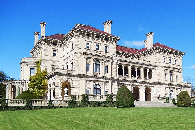Newport RI Mansions Scenic Trolley Tour (Ages 8+ only) - Why a Newport trolley tour makes sense