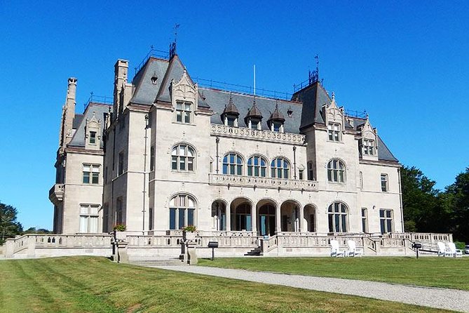 Newport RI Mansions Scenic Trolley Tour (Ages 8+ only) - Brenton Point and Ocean Drive