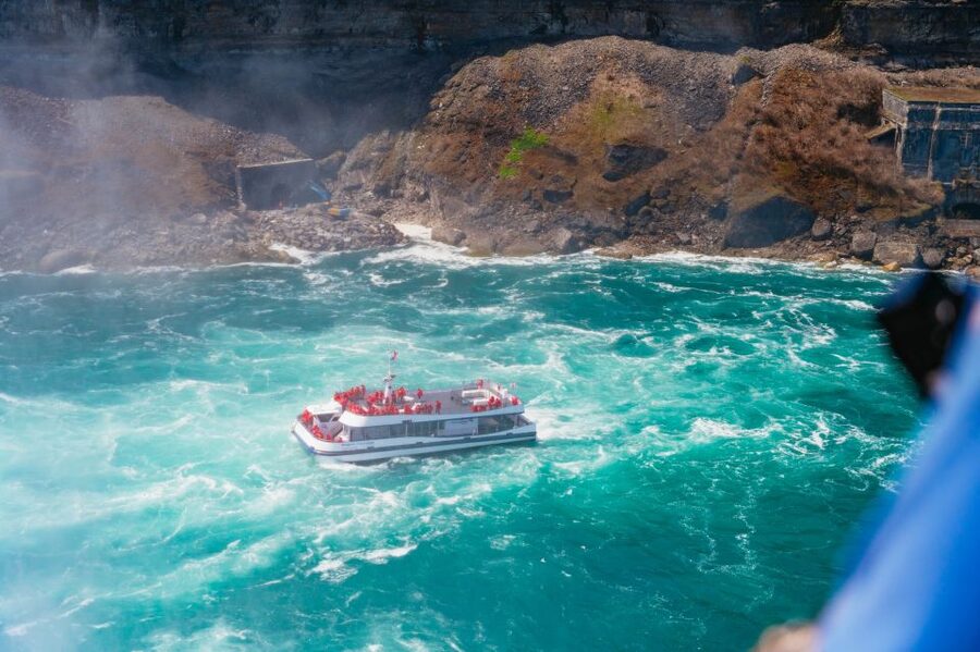 Niagara Falls, USA: American Tour & Maid of The Mist - The American Observation Tower sets the scene