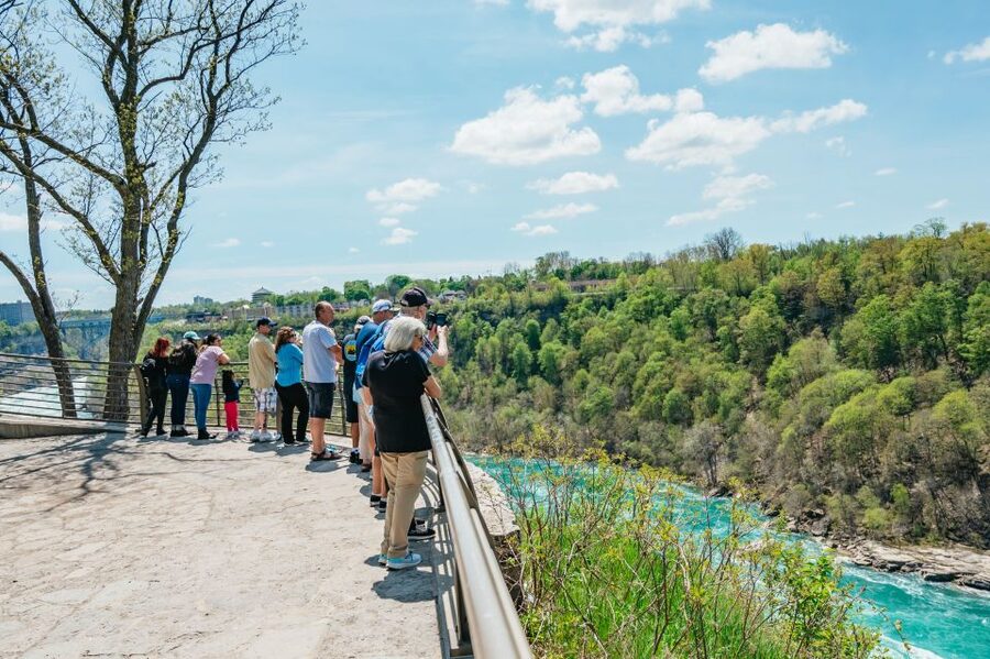 Niagara Falls, USA: American Tour & Maid of The Mist - Why the guides matter