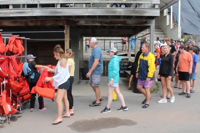 Niagara Falls USA, Open-Top (Wet) Jet Boat Tour - Families, height rules, and the physical side