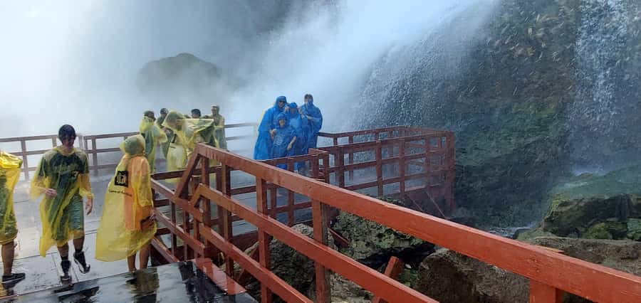 Niagra Falls, USA Side: Boat, Cave and Shuttle pass Tour - What the guide adds for your money