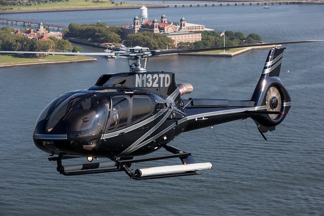 NY Helicopter Tour: Ultimate NYC Sightseeing (Heliport fees Incl) - The first sweep over Lower Manhattan