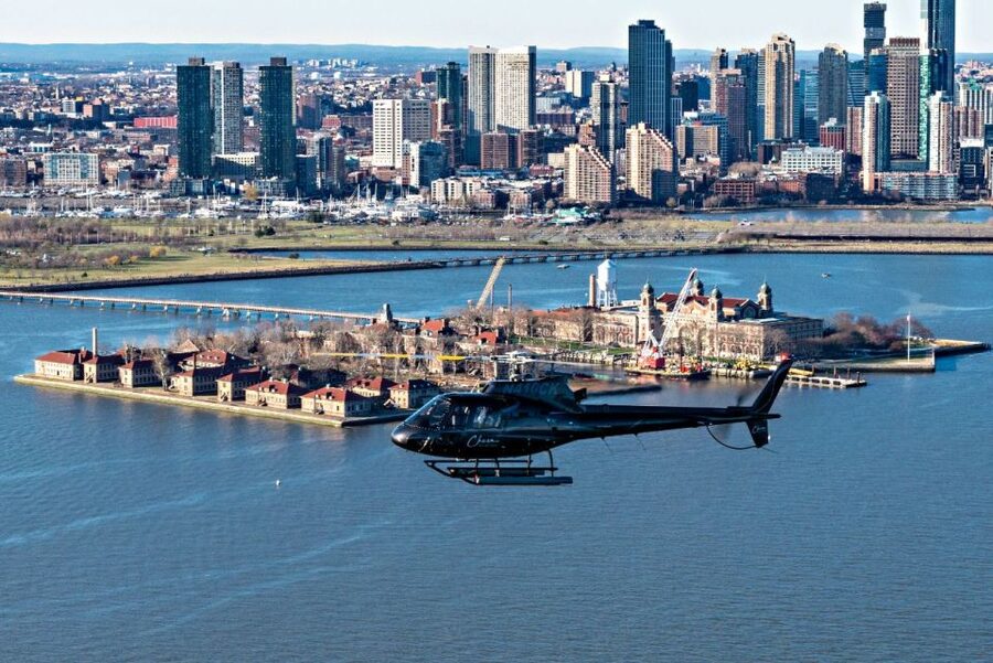 NYC: Big Apple Helicopter Tour - Manhattan’s skyline from the Hudson